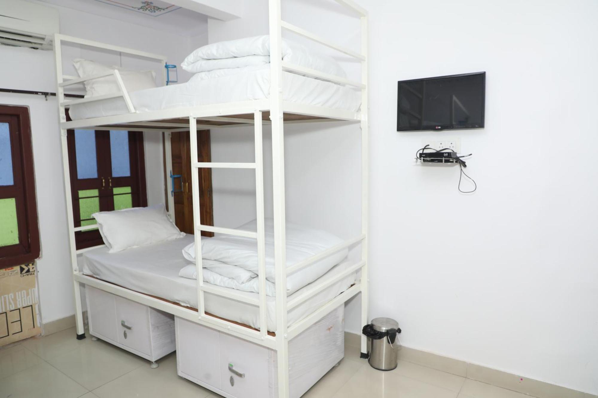 The Mama Hotel - Rooms And Dormitory Удайпур Екстериор снимка