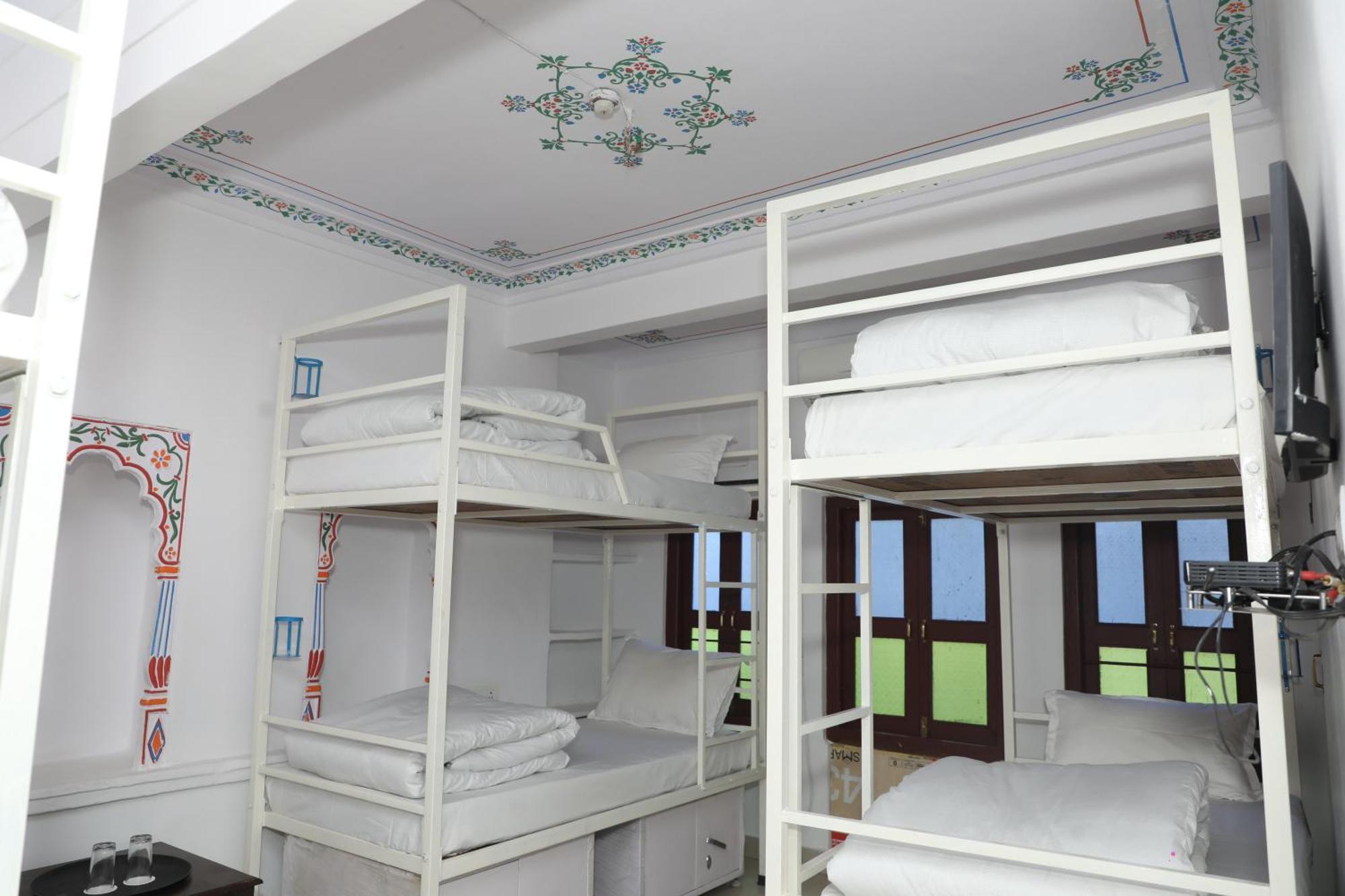 The Mama Hotel - Rooms And Dormitory Удайпур Екстериор снимка