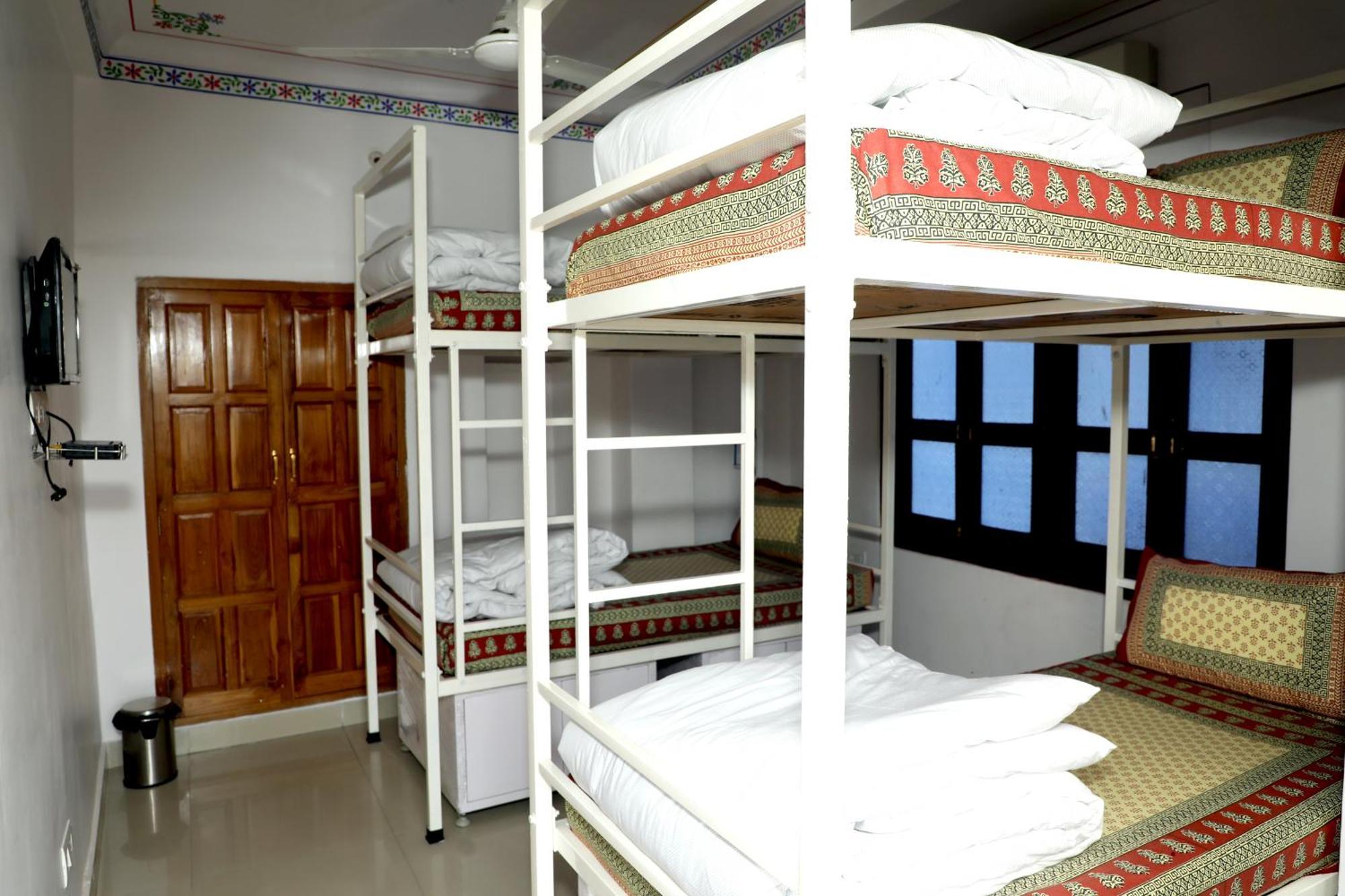 The Mama Hotel - Rooms And Dormitory Удайпур Екстериор снимка