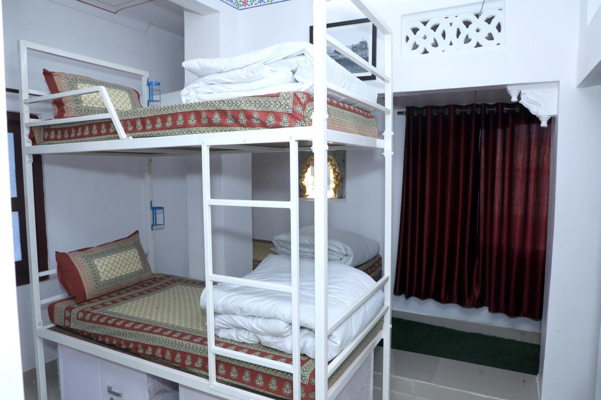 The Mama Hotel - Rooms And Dormitory Удайпур Екстериор снимка