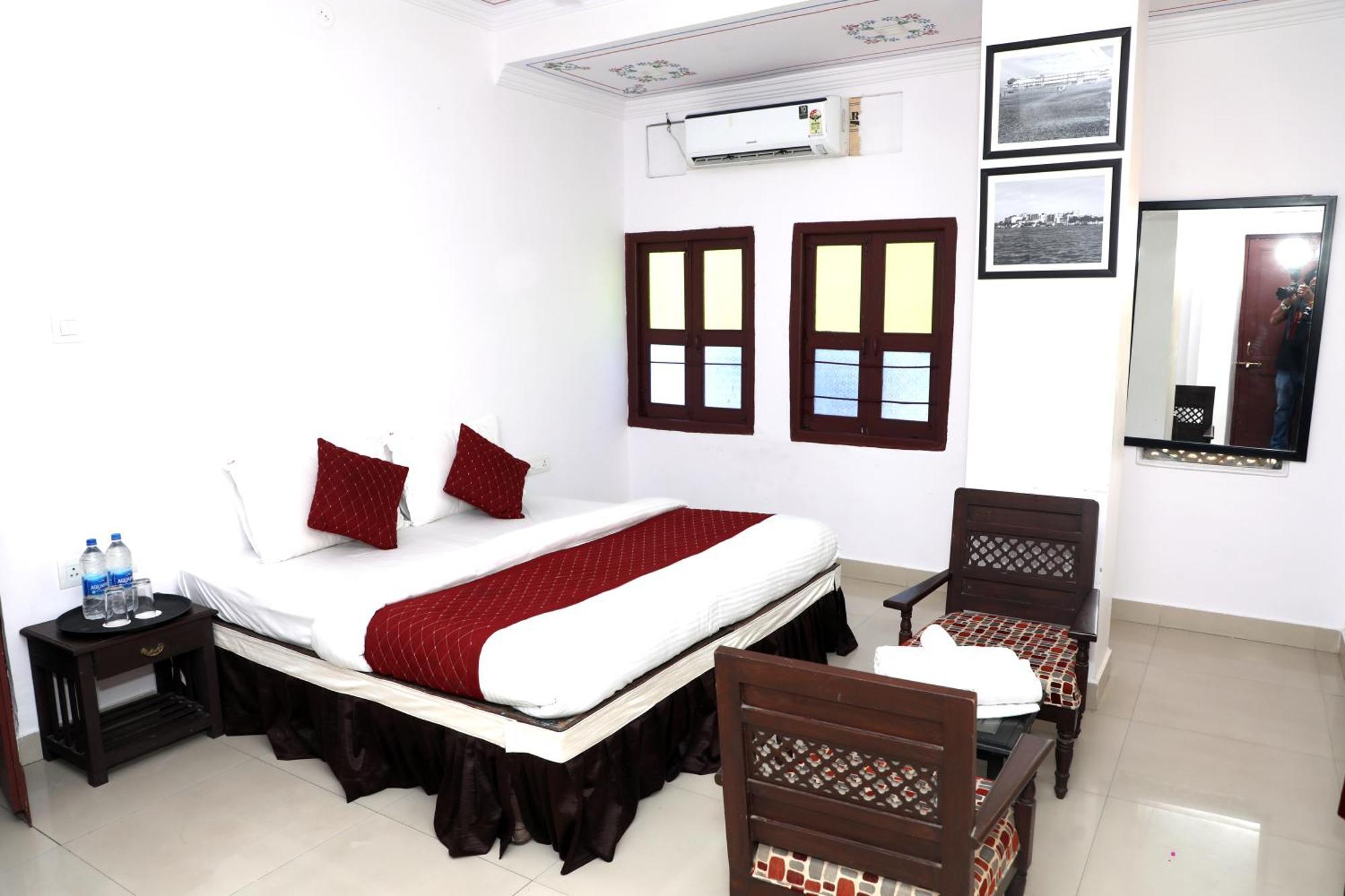 The Mama Hotel - Rooms And Dormitory Удайпур Екстериор снимка