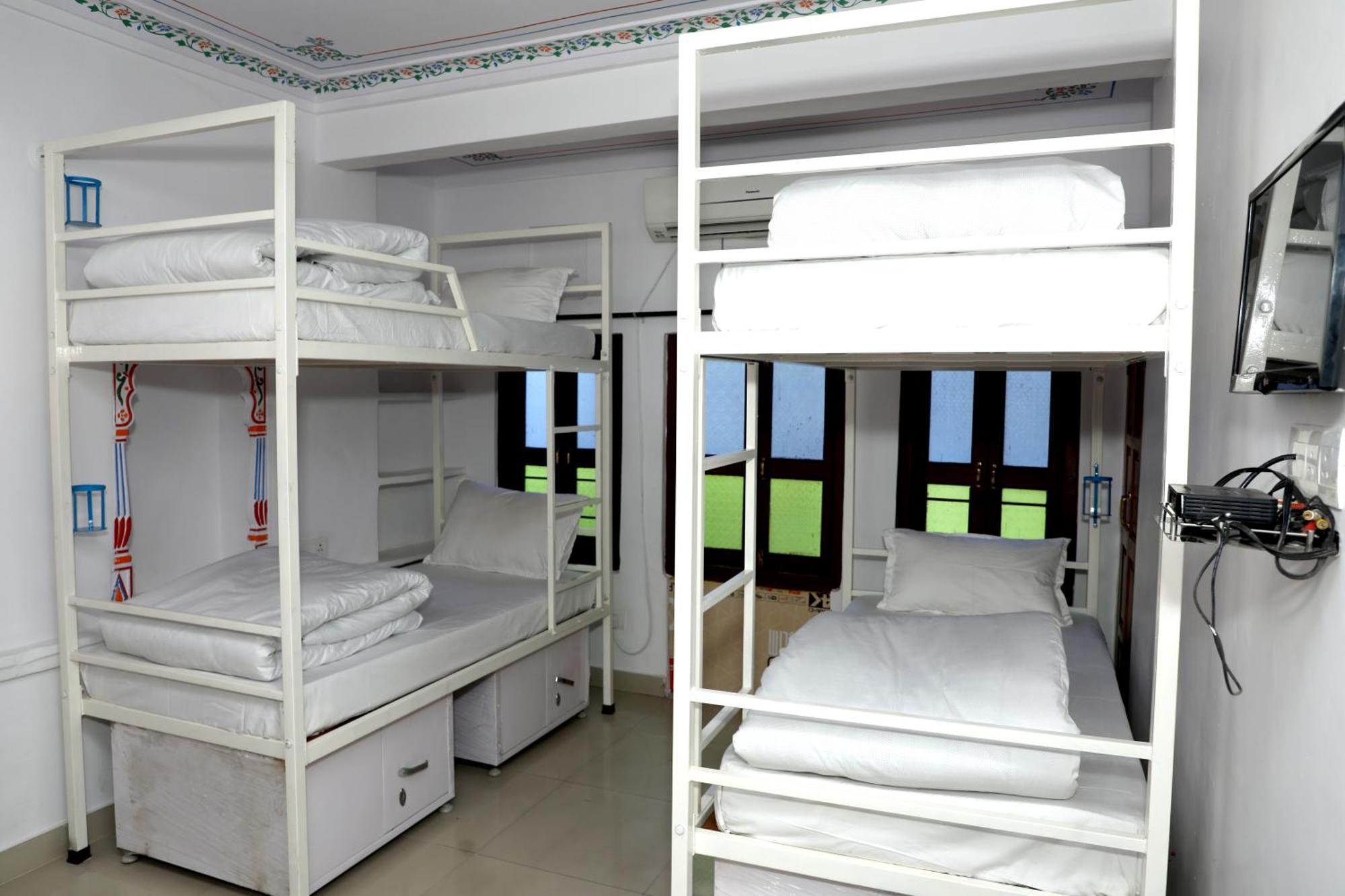 The Mama Hotel - Rooms And Dormitory Удайпур Екстериор снимка