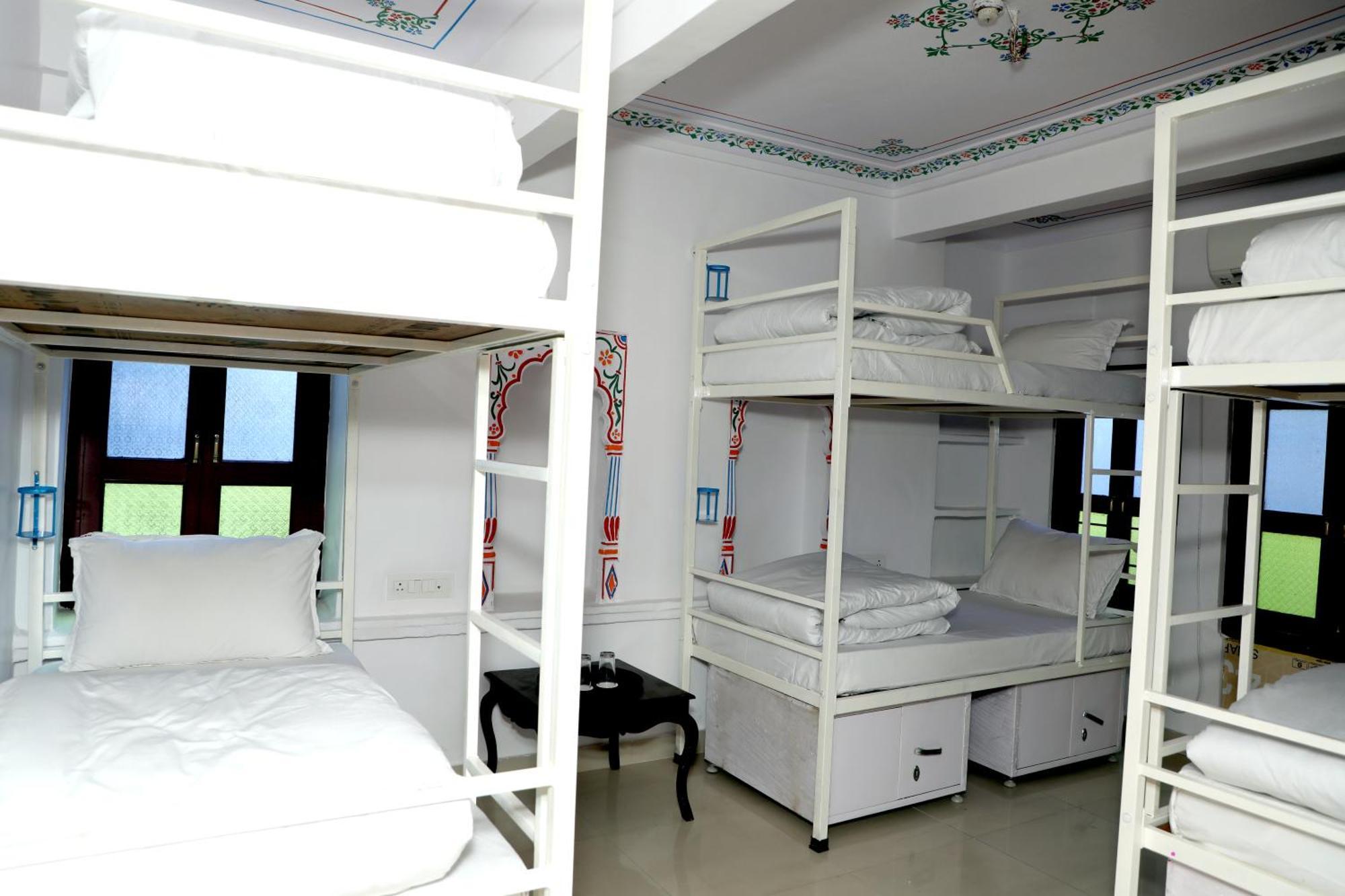 The Mama Hotel - Rooms And Dormitory Удайпур Екстериор снимка